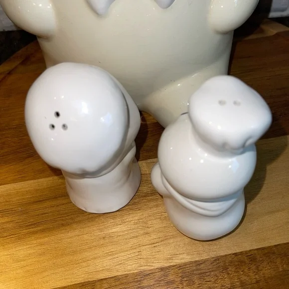 Pilsbury dough boy cookie jar, shakers and magnets - Picture 5 of 7